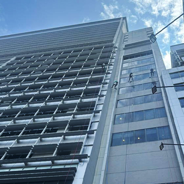 ChemLub_Services_Building_CleaningPainting_Glass_370x370_1