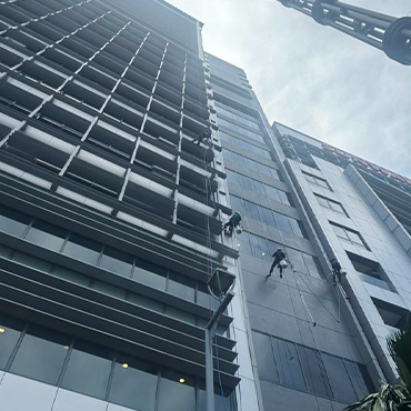 ChemLub_Services_Building_CleaningPainting_Glass_370x370_2