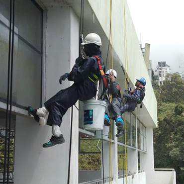 ChemLub_Services_Building_CleaningPainting_Glass_370x370_4